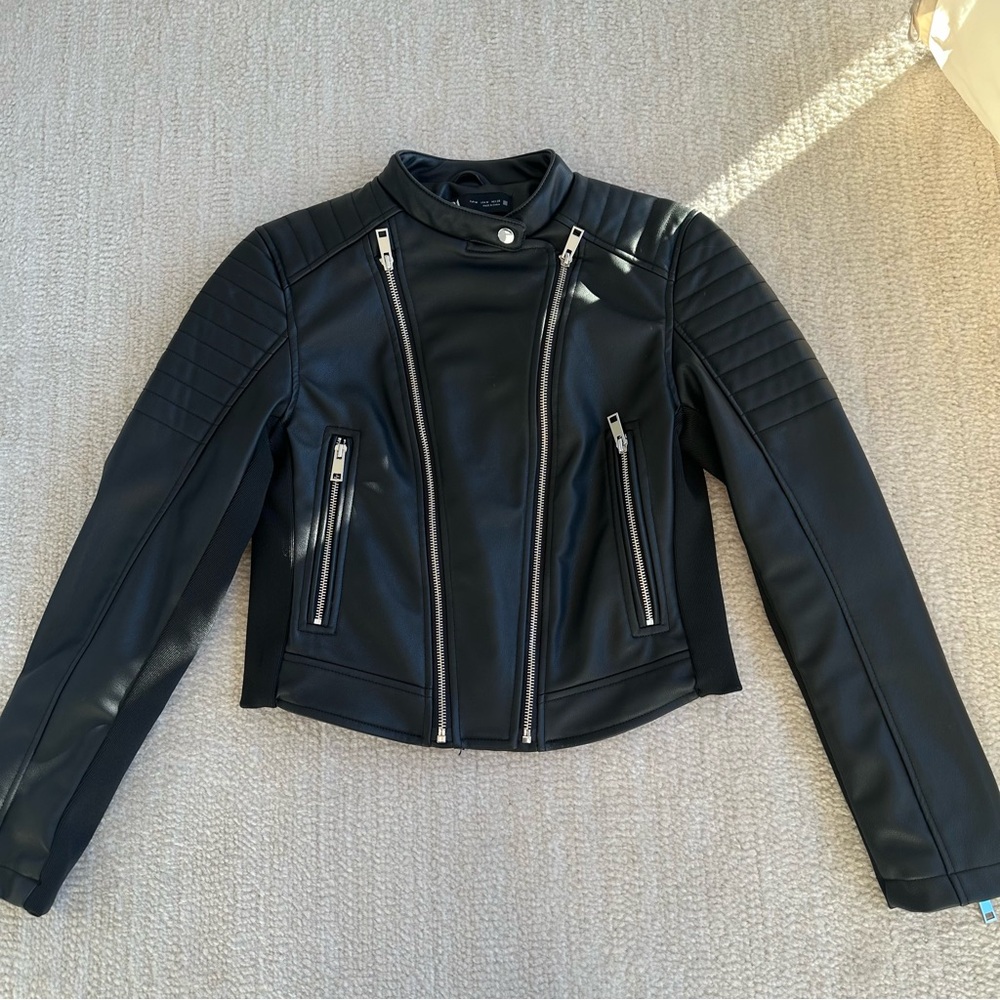 Zara
Faux Leather Zippered Jacket